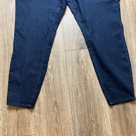Torrid dark wash high-rise stretchy jeggings, size 20t - Picture 5 of 13